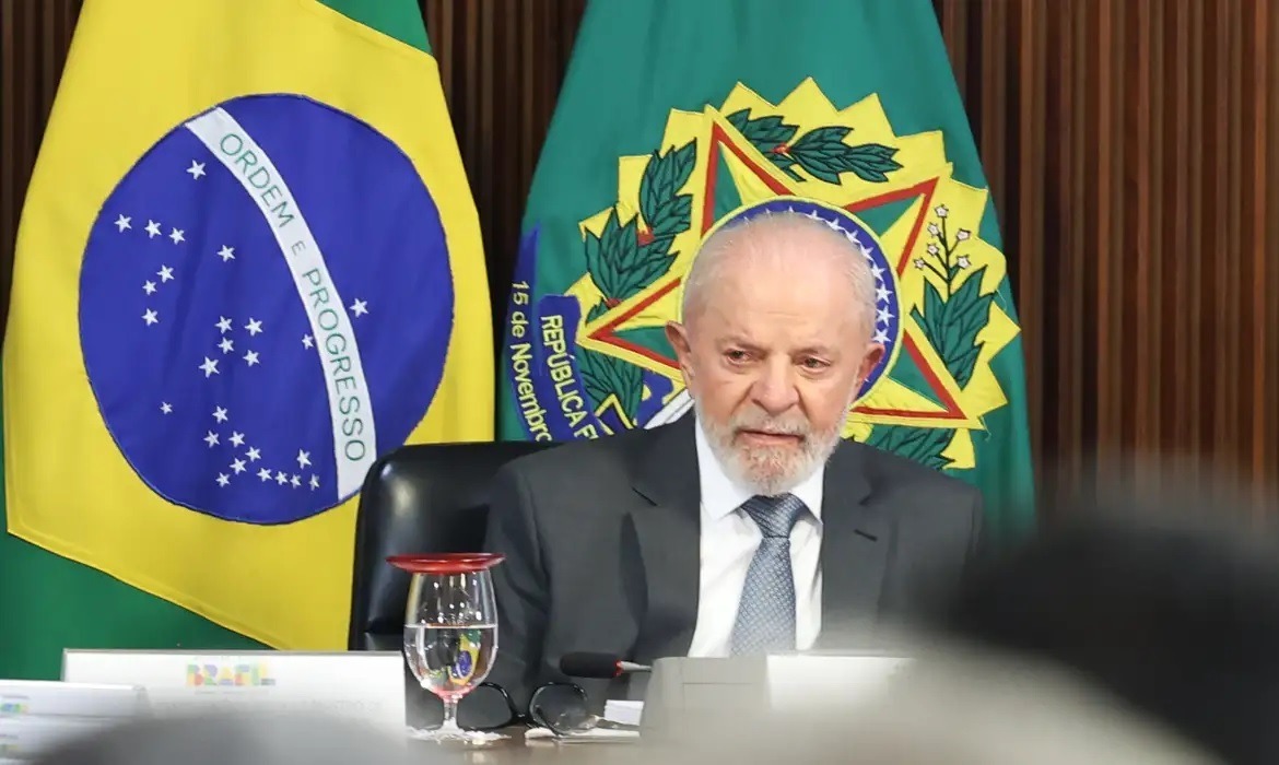 Lula deve passar por novo procedimento na noite desta quinta-feira