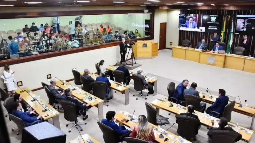 Comissão derruba emenda que mantinha ICMS em 18% e projeto deve ir a plenário com alíquota de 20%