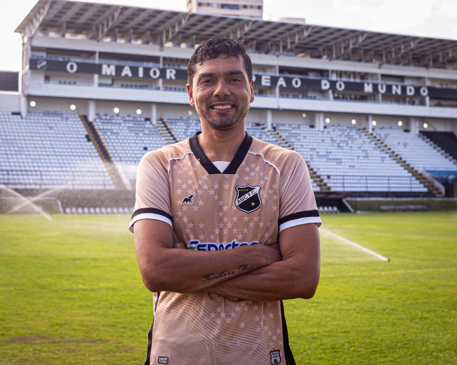 ABC contrata goleiro campeão pelo Santos para próxima temporada