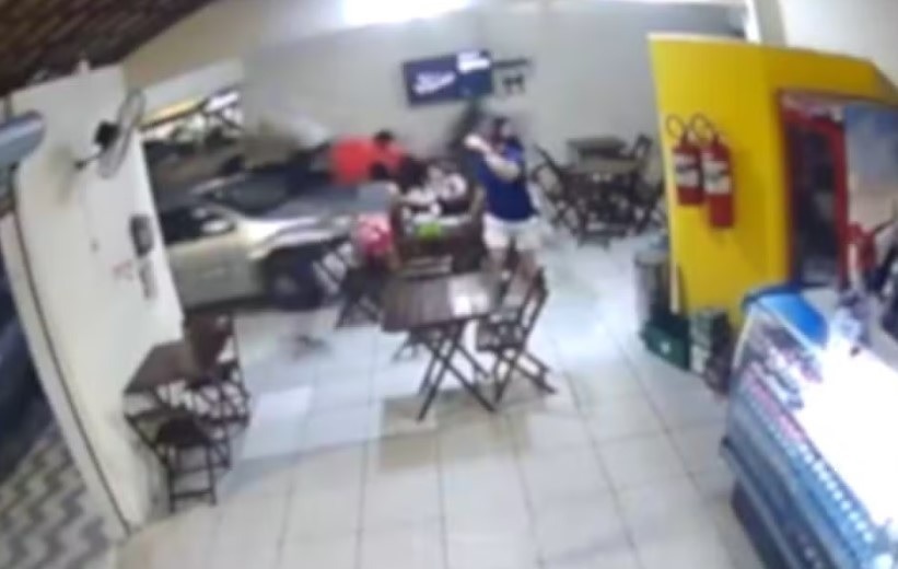 Criança de 3 anos atropelada por carro que invadiu lanchonete passa por 2ª cirurgia para tentar evitar amputação de perna
