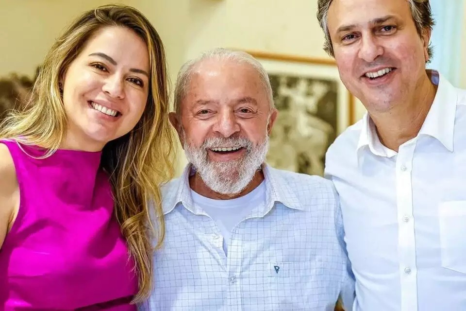 Mulher de ministro ganha boquinha de R$39,7 mil no TCE