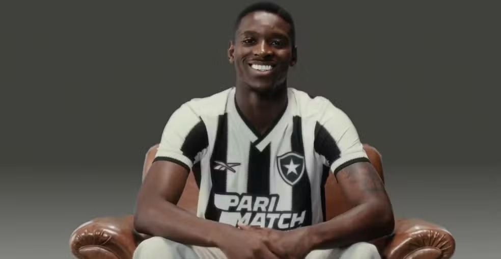 Caminhão com camisas do Botafogo, avaliadas em R$ 2 milhões, é roubado no Rio