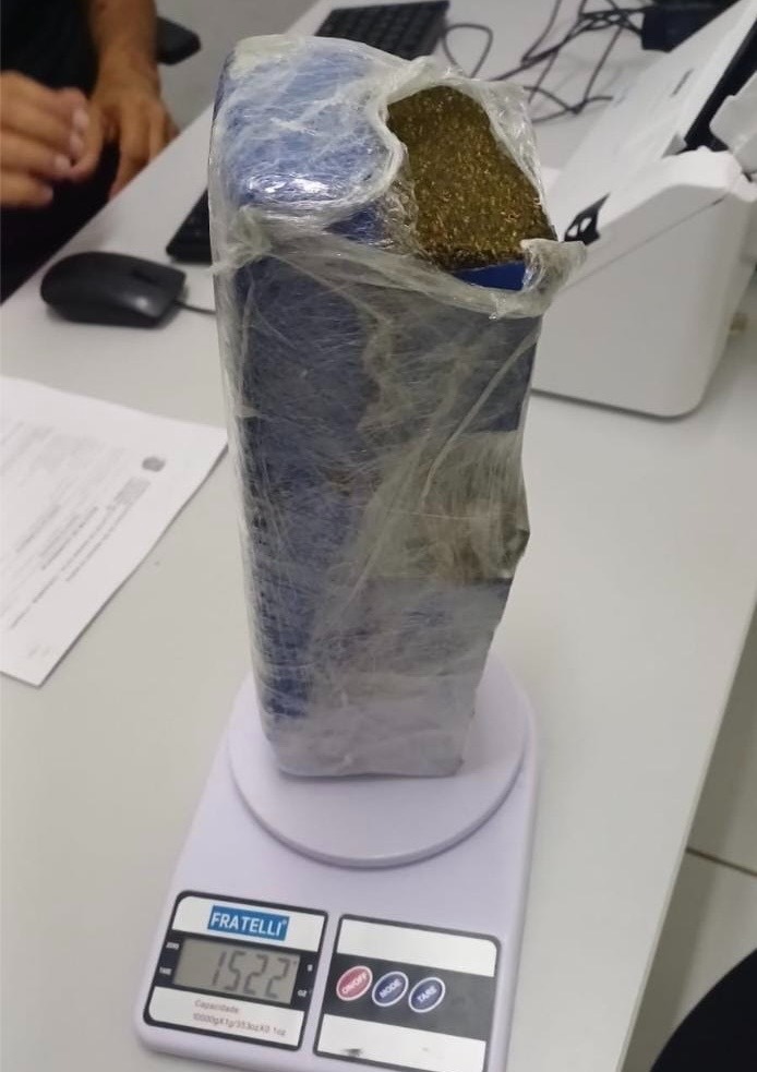 PRF apreende 1,5 kg de maconha disfarçados como presente na Grande Natal