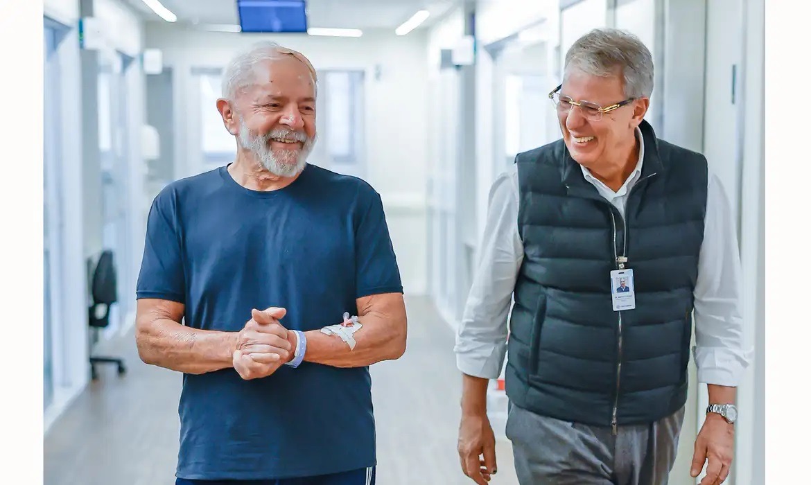 Lula recebe alta e deixará hospital ainda neste domingo
