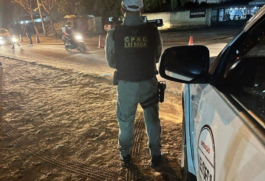 Idoso embriagado é preso ao tentar fugir de blitz na zona Oeste de Natal