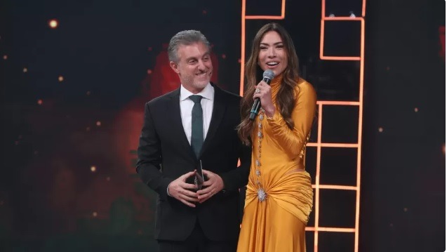 [VÍDEO] Globo homenageia Silvio Santos e faz transmissão ao vivo com SBT: 'Surreal'