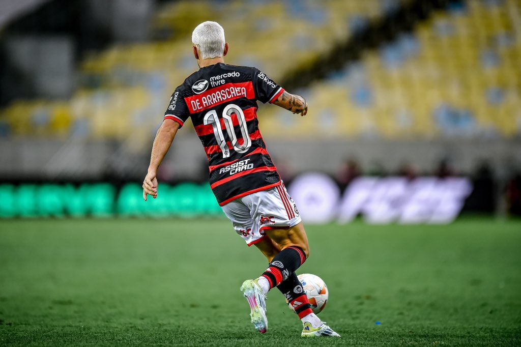 Flamengo anuncia novo camisa 10; saiba quem é