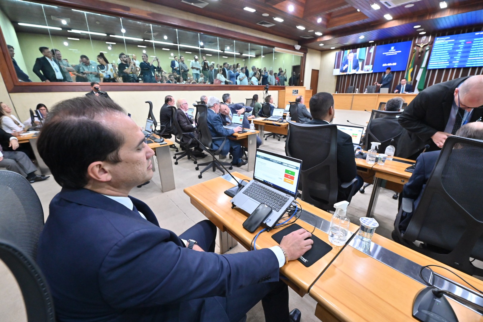 Veja como votaram os deputados no projeto de aumento do ICMS
