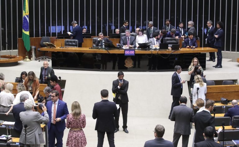 Entenda o que muda com a reforma tributária aprovada pela Câmara