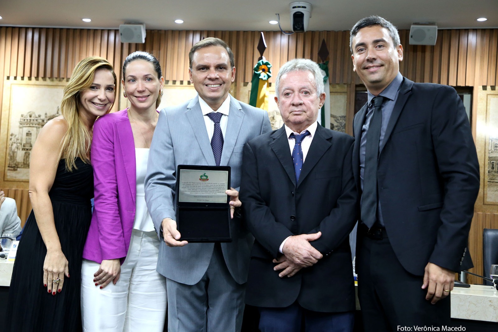 CMN homenageia pizzaria Famiglia Reis Magos pelos 40 anos de funcionamento