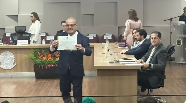 Prefeito e vereadores eleitos são diplomados em Natal