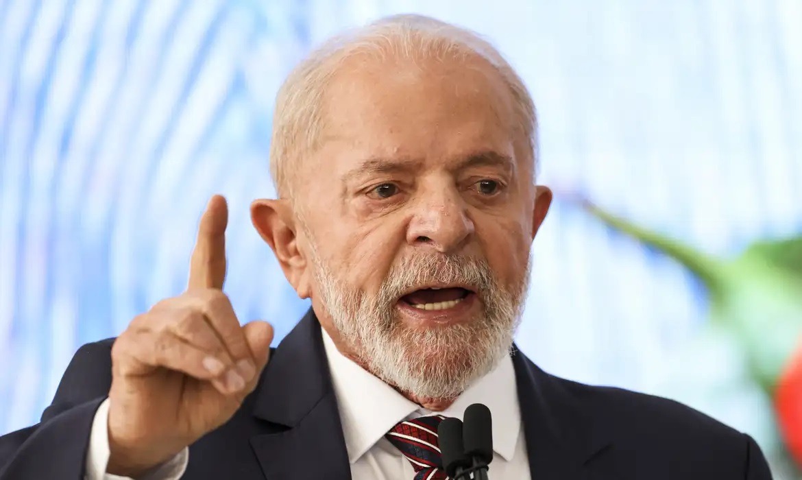 Lula chega à metade do mandato rejeitado por 18% dos que o elegeram