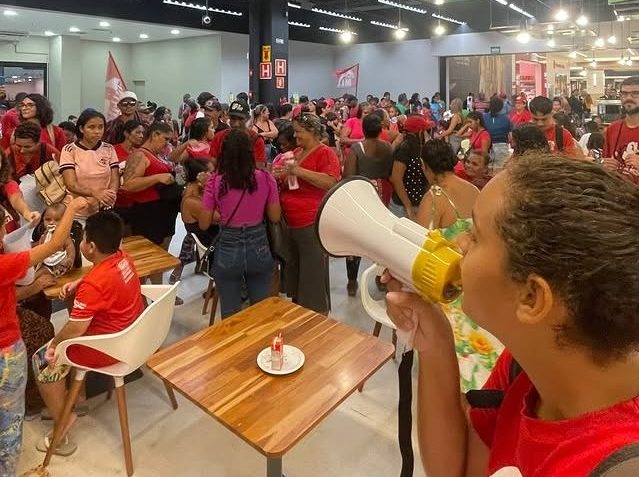 VÍDEO: Membros do MLB invadem supermercado em shopping na zona Leste de Natal