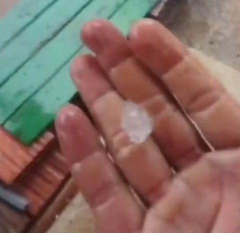 VÍDEO: Chuva de granizo surpreende moradores de Apodi