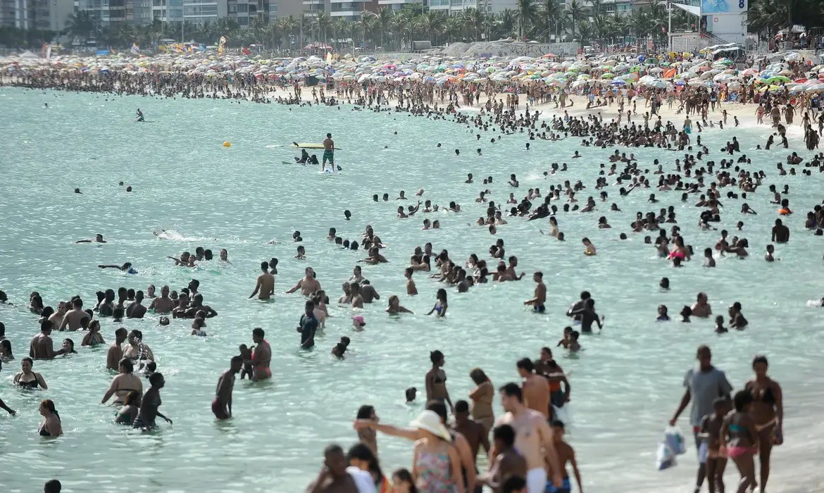 Verão começa com previsão de menos chuvas na maior parte do Brasil