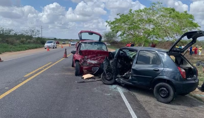  Colisão frontal na BR-226 deixa três mortos no interior do RN