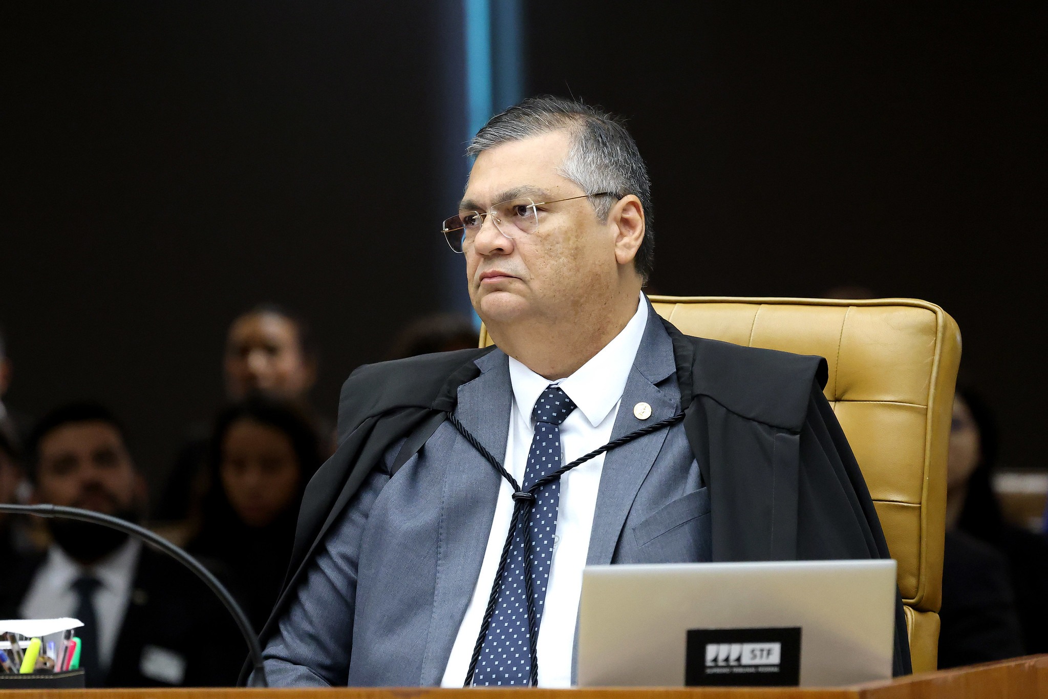 Dino suspende pagamento de R$ 4 bi em emendas e pede que PF investigue