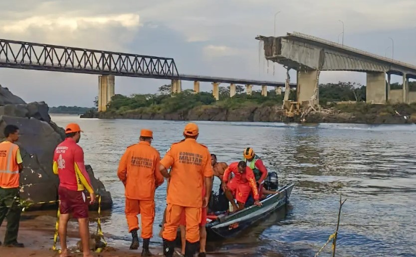 Buscas por 14 desaparecidos em desabamento de ponte seguem no Tocantins
