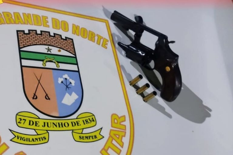 Mulher armada e fazendo disparos em via pública é presa na região do Alto Oeste