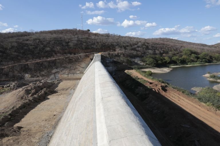 Obra de recuperação da barragem Passagem das Traíras é entregue à população seridoense