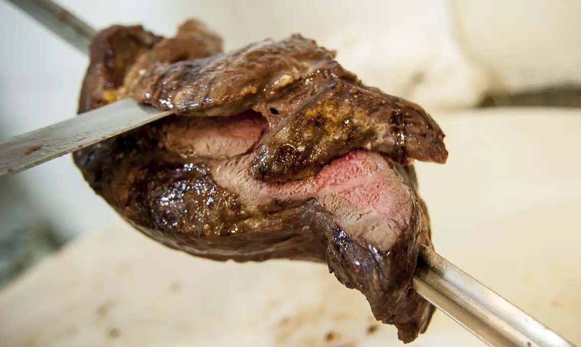 Lula prometeu picanha barata, mas carne fica mais cara no fim de ano
