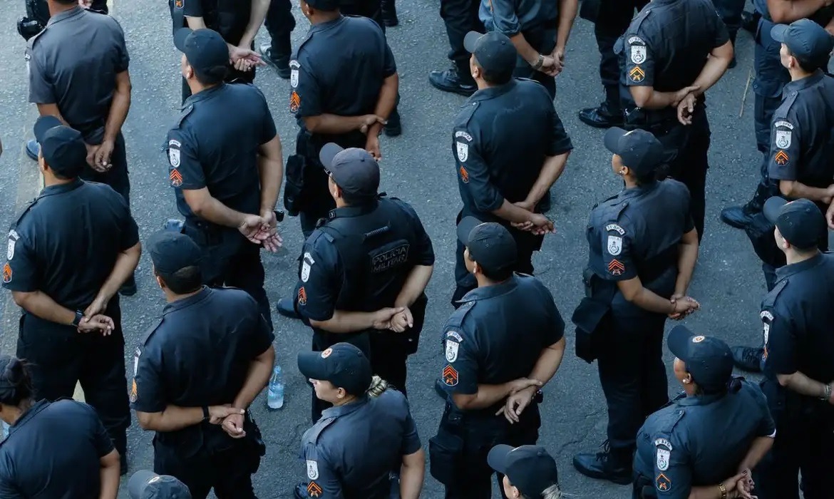Governadores e parlamentares reagem a decreto de Lula sobre uso da força policial