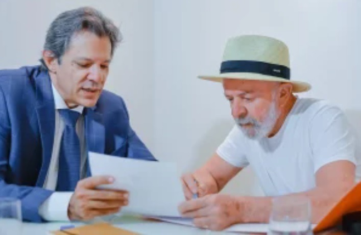 Lula vai publicar decreto nos próximos dias para corrigir salário mínimo; valor deve subir para R$1.518