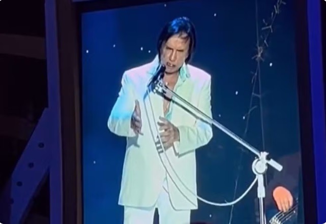 VÍDEO: Roberto Carlos dá bronca no palco e ameaça parar show de abertura do Réveillon do Recife; assista