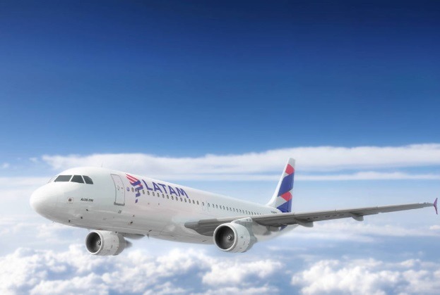 Avião da Latam faz pouso forçado em Brasília após declarar emergência