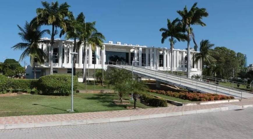 Desembargadora volta atrás e autoriza Governo do RN a pagar 13º dos servidores em janeiro