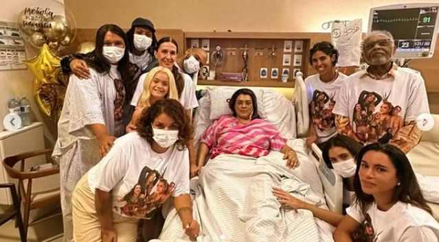 Preta Gil passa Ano Novo com pai e familiares no hospital: 'Coração alegre'