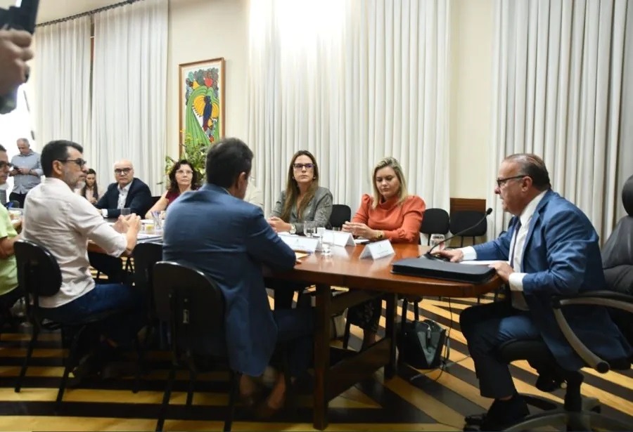 Paulinho determina volta de todos os servidores cedidos e decreta cortes em gratificações por tempo indeterminado