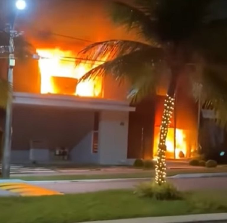 VÍDEO: Incêndio destrói casa em condomínio de luxo na Grande Natal; assista