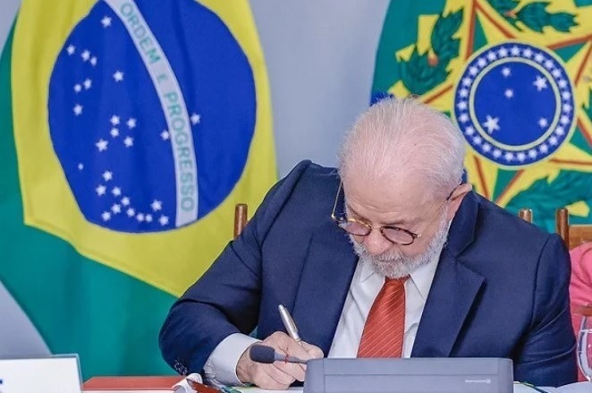 Lula entra na 2ª metade do mandato com promessas eleitorais pendentes
