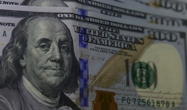 Com vendas expressivas de dólares pelo BC, reservas recuam US$ 33,3 bilhões em dezembro