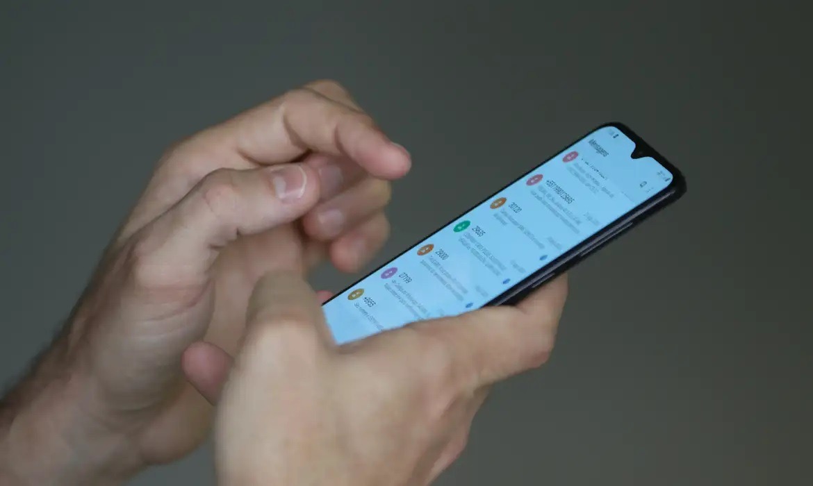 Meta encerra modelo de checagem de fatos e adota "notas de comunidade"; veja vídeo