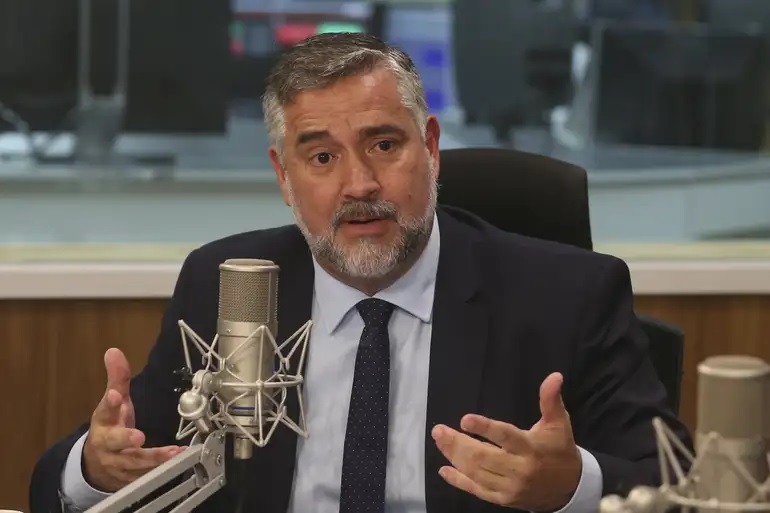 Pimenta deixa Secom de Lula após críticas do presidente; marqueteiro assume