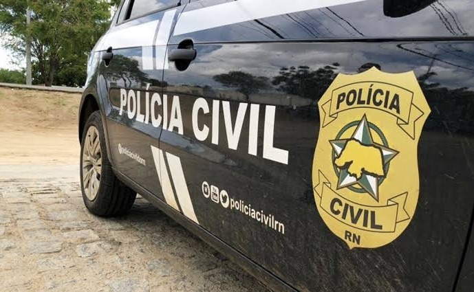 Suspeita de extorquir pai de criança desaparecida com IA é presa na Grande Natal