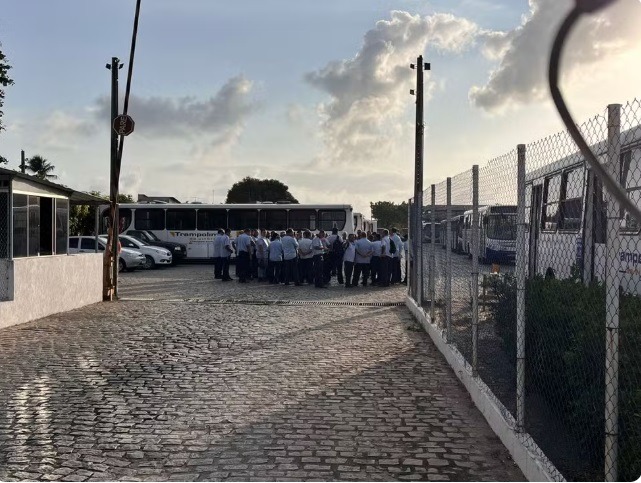 Motoristas de ônibus fazem paralisação de linhas metropolitanas na Grande Natal