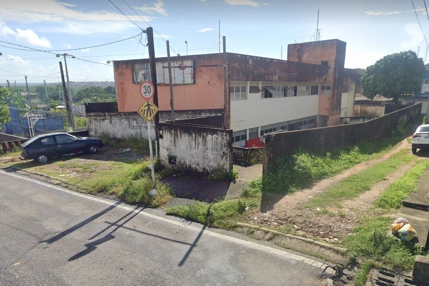 Preso arromba cela e foge algemado de delegacia em Felipe Camarão