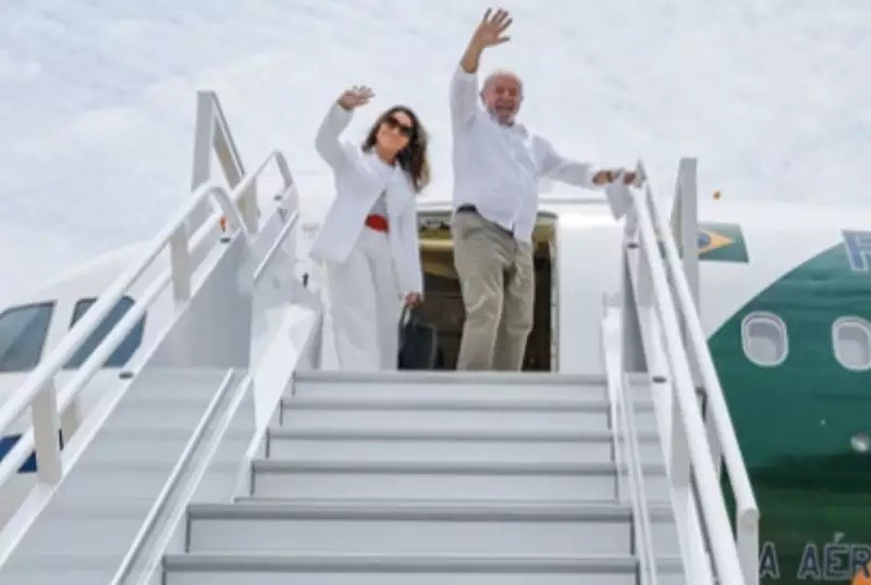 Viagens de Lula ao exterior somam 102.000 km e equivalem a 2,5 voltas ao mundo