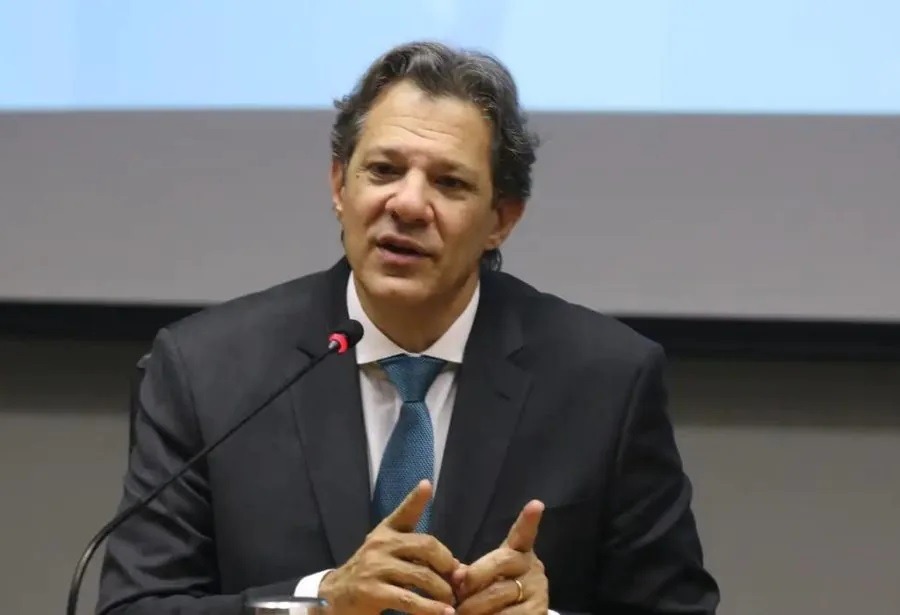 Haddad diz que governo vai atualizar faixa de isenção do IR em 2025