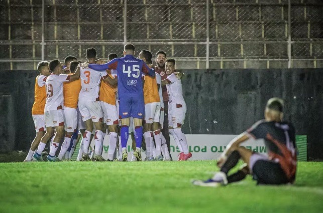 América-RN vê Globo FC perder pênalti e vence com virada no fim