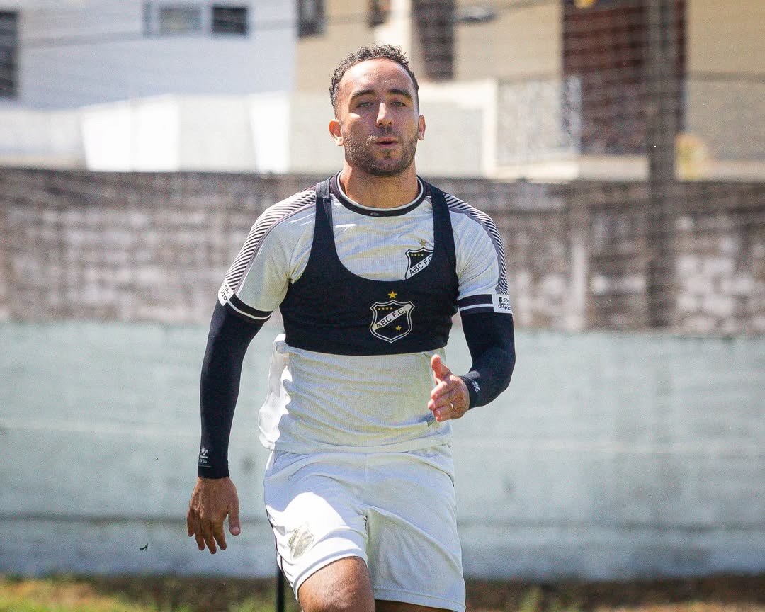 Jogador sofre grave lesão no joelho e desfalca ABC na temporada