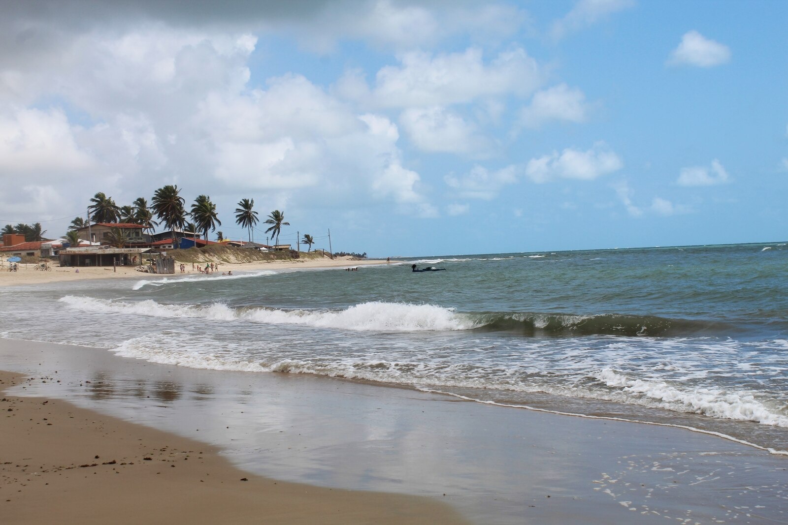 Praias do RN estão próprias para banho, mas dois rios devem ser evitados; confira