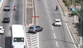 Drone da PRF flagra motoristas cometendo infração gravíssima na BR-101; veja vídeo