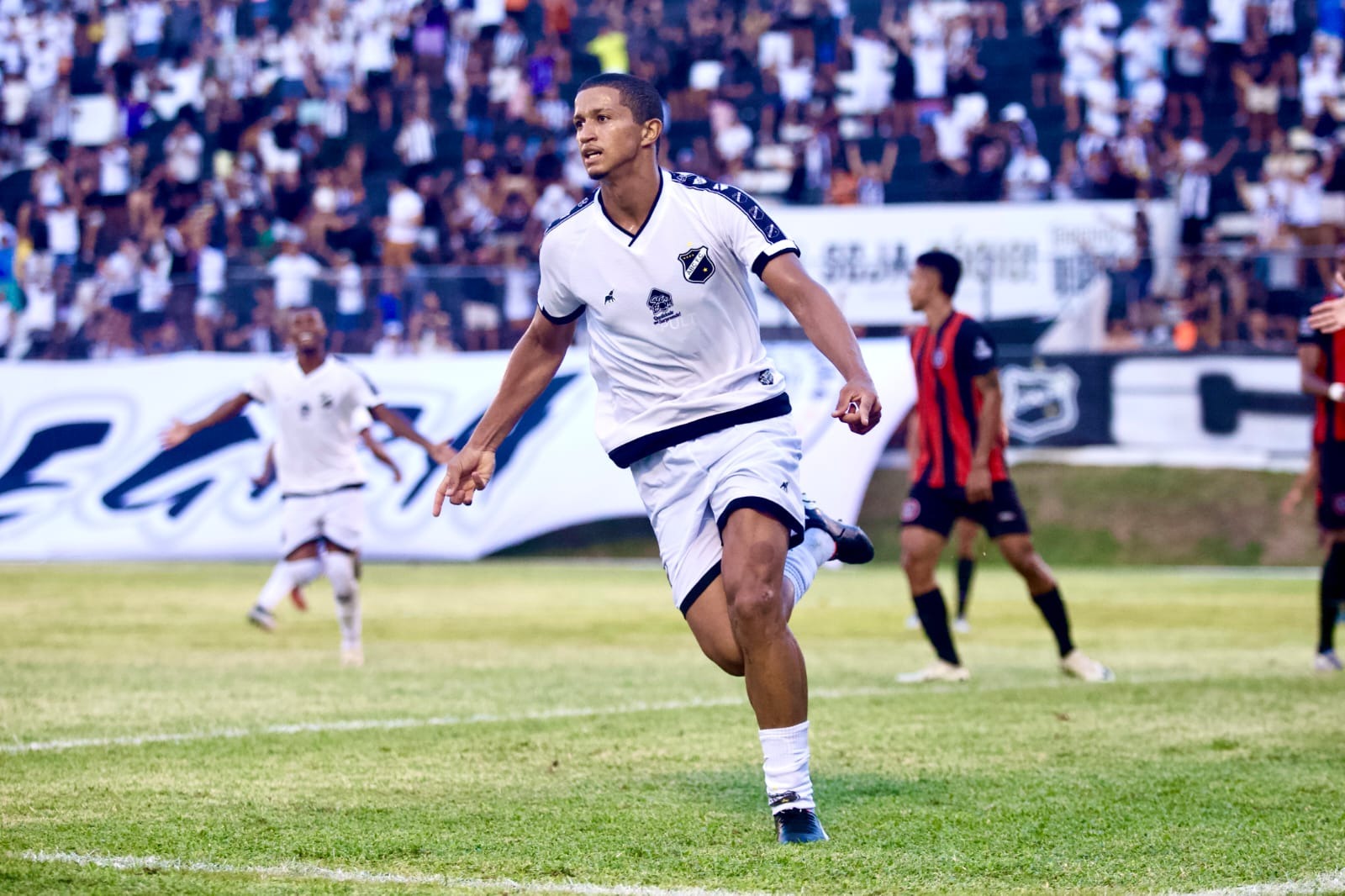 Joia da base decide e ABC vence Santa Cruz de Natal por 3 a 0; veja gols