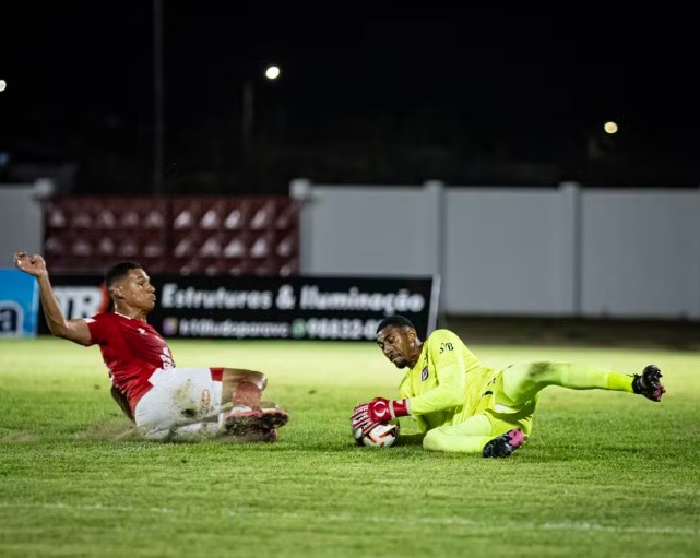 América-RN para no goleiro e empata com o Laguna