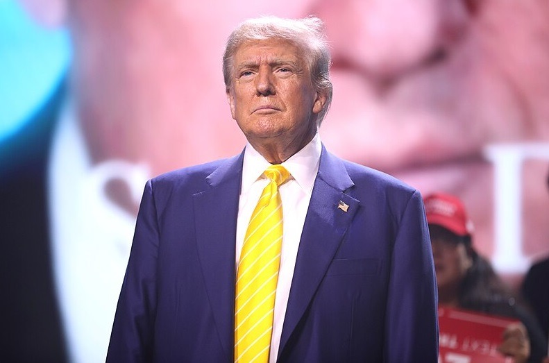 ‘Salve o TikTok’, diz Trump após aplicativo sair do ar nos EUA