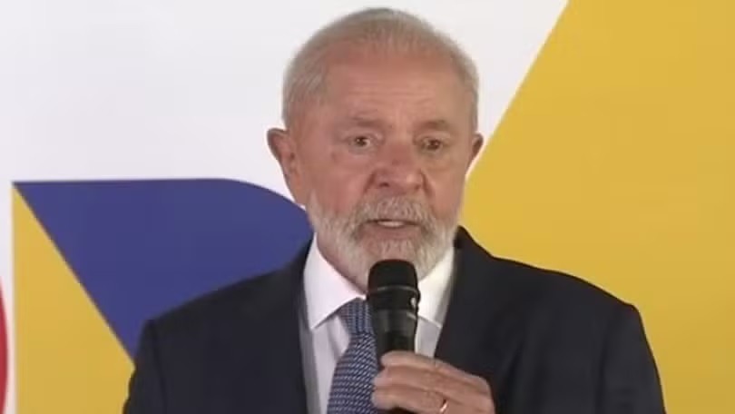 Lula reúne ministros e fala em 'corrigir' erros do governo
